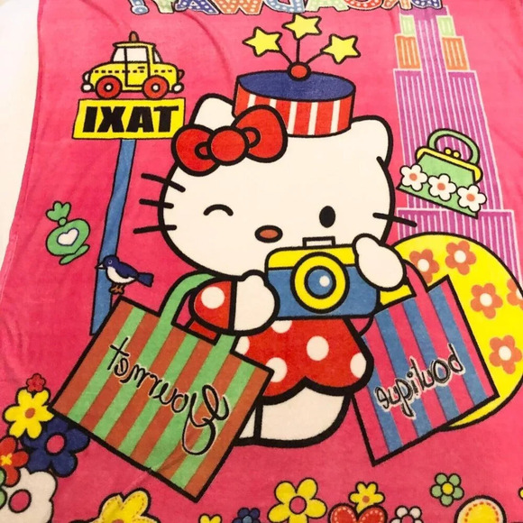 Hello Kitty Broadway Fleece Blanket 73 x 60 Inch Size - Picture 14 of 16